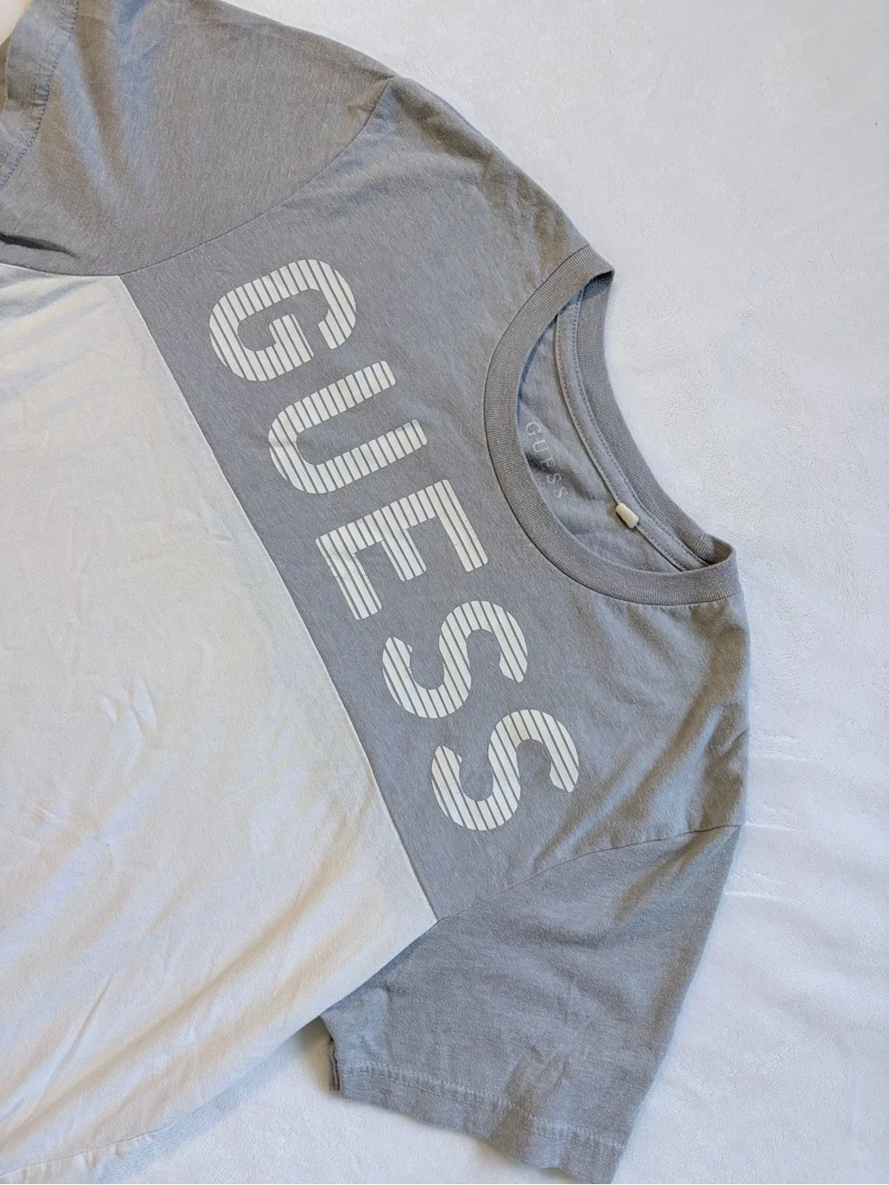 GUESS Two-Tone Gray & White Short Sleeve Crew Tee - Picture 2 of 6